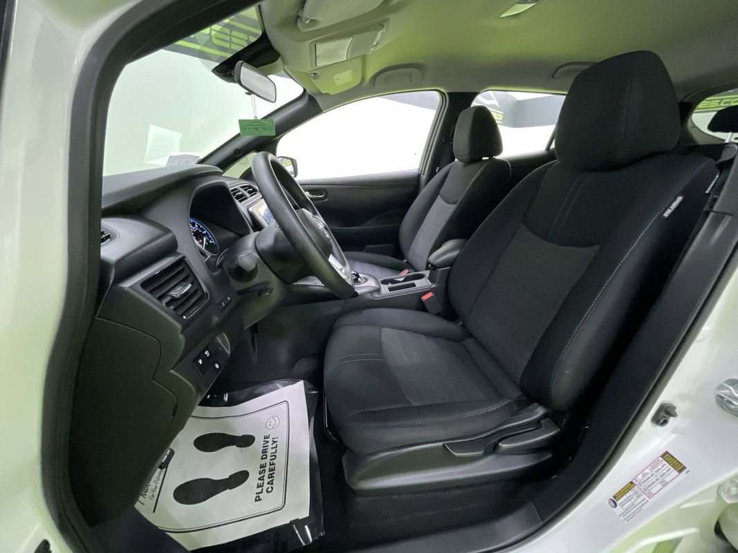 Used 2025 Nissan Leaf S image 17