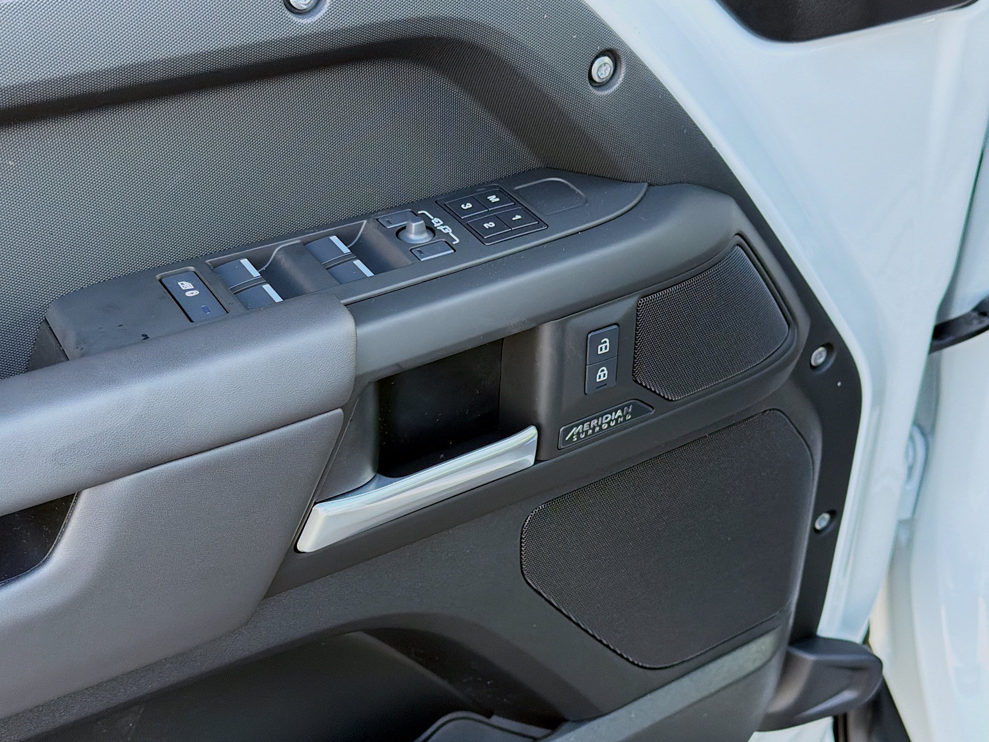 New 2026 Land Rover Defender 110 X-Dynamic SE AWD/4WD image 22