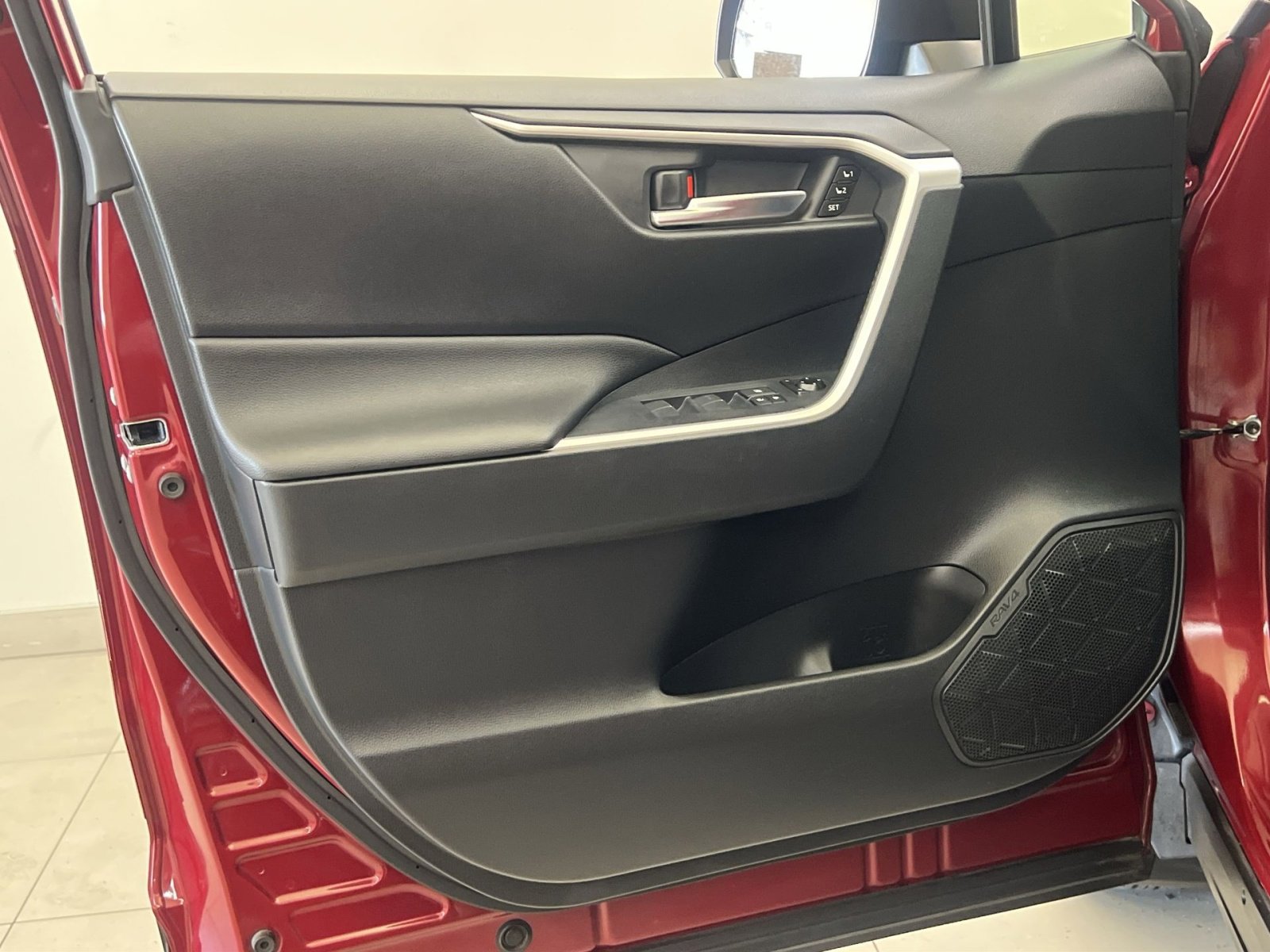 Used 2019 Toyota RAV4 XLE Premium w/ Cold Weather Package AWD/4WD image 38