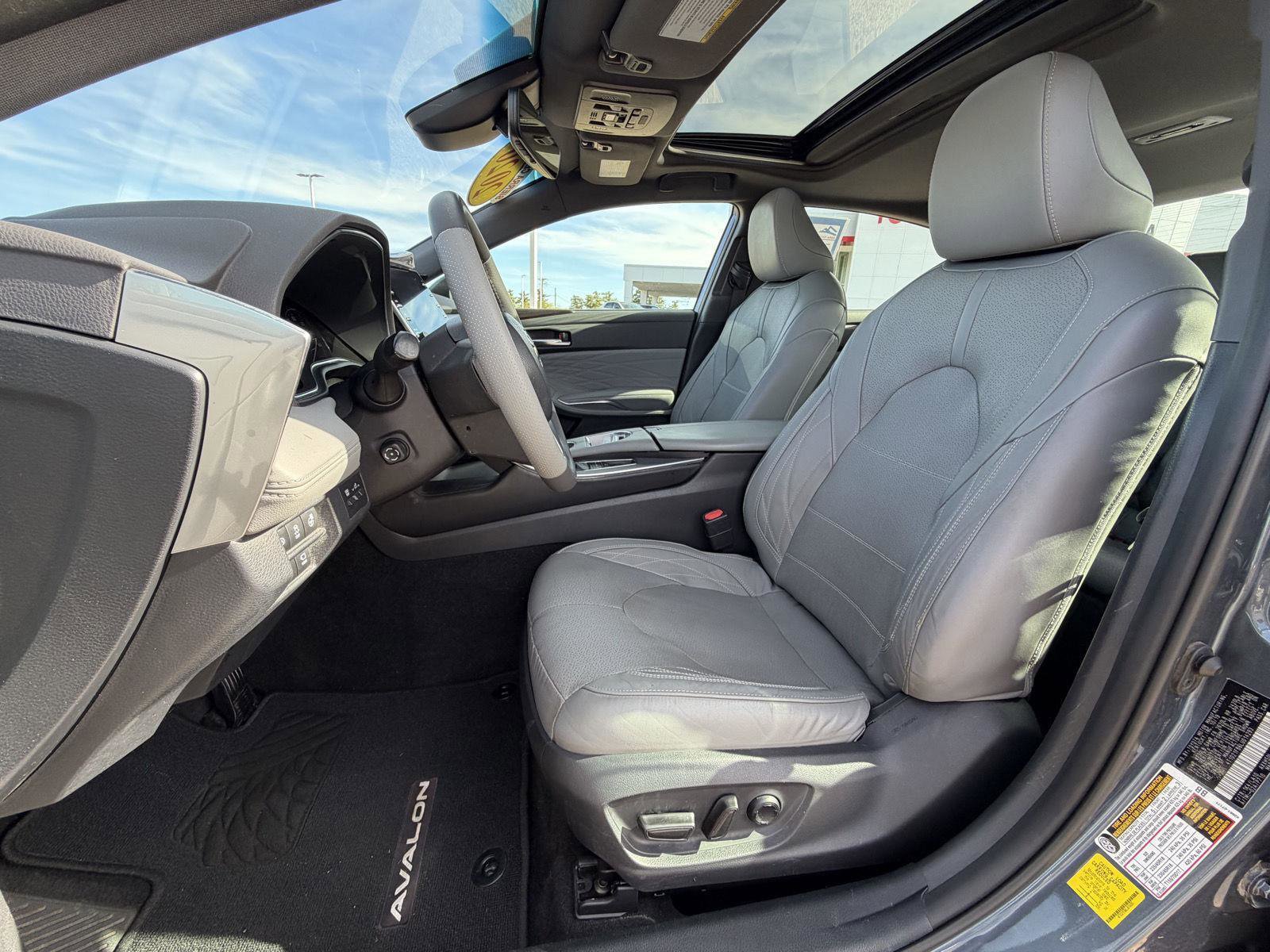 Used 2020 Toyota Avalon Limited w/ Advanced Safety Package FWD image 17