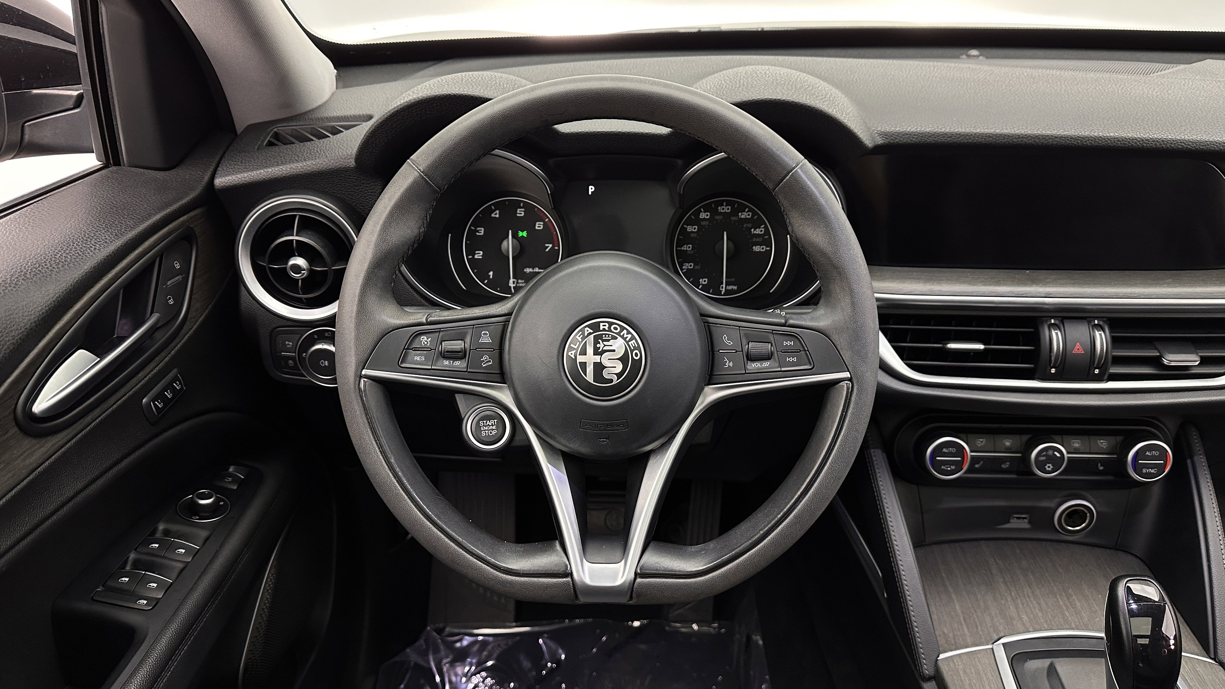 Used 2018 Alfa Romeo Stelvio Ti image 27