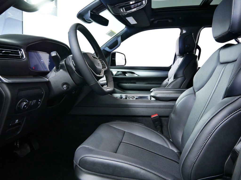 Used 2024 Jeep Wagoneer Series II image 31