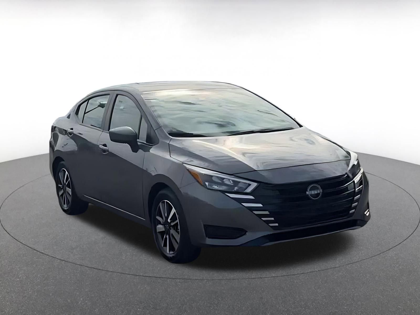 Used 2025 Nissan Versa SV image 2