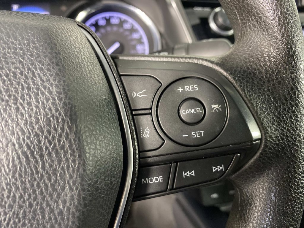 Used 2020 Toyota Camry LE w/ Convenience Package FWD image 17