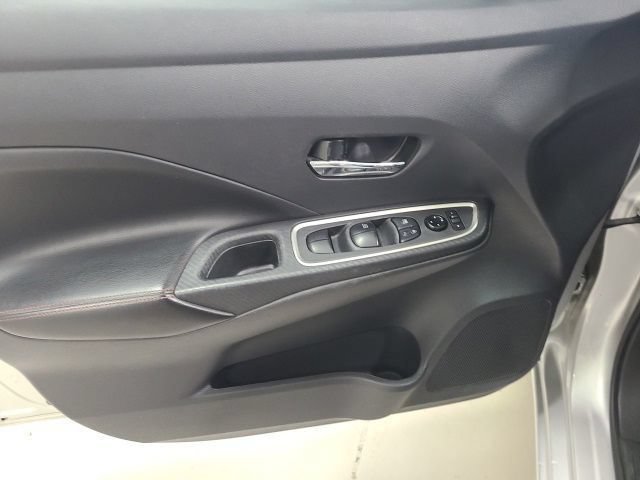 Used 2024 Nissan Versa SR FWD image 18