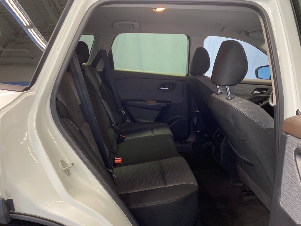 Used 2023 Nissan Rogue SV AWD/4WD image 32