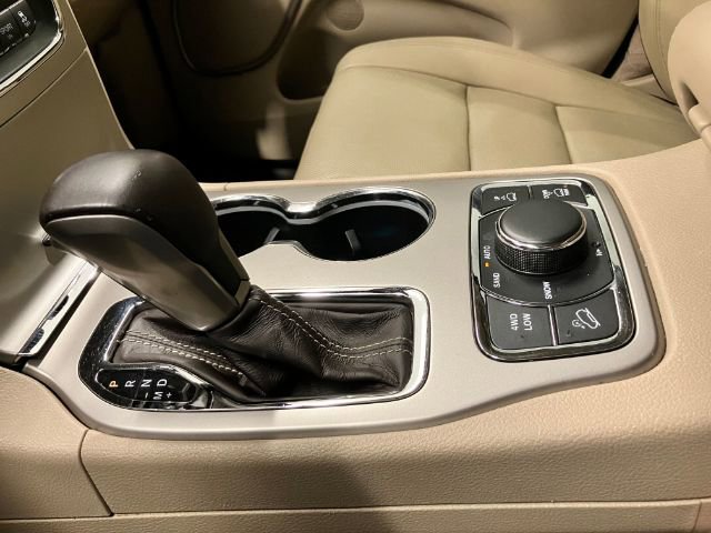 Used 2017 Jeep Grand Cherokee Overland w/ Jeep Active Safety Group image 41