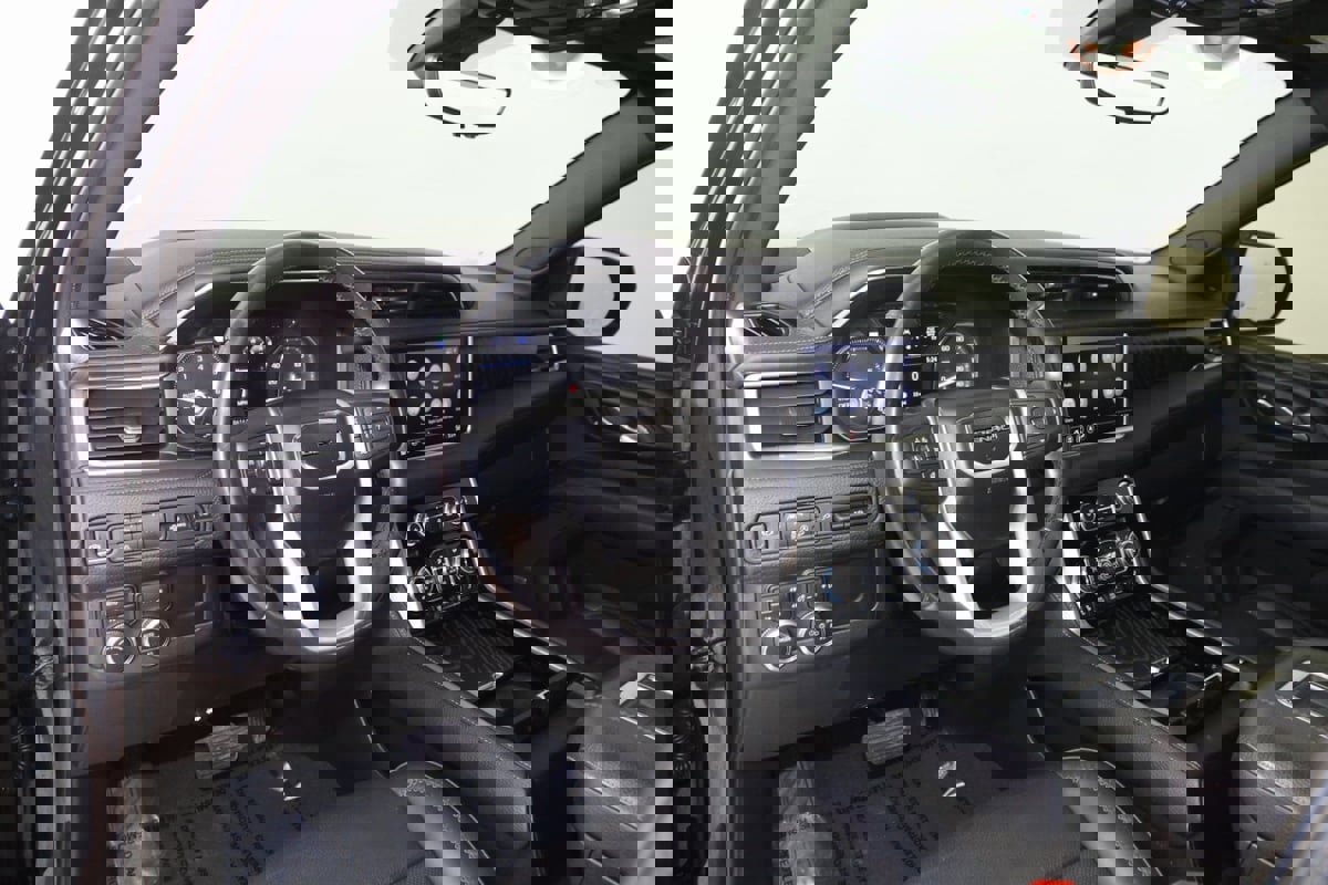 Used 2021 GMC Yukon Denali w/ Denali Premium Package image 29