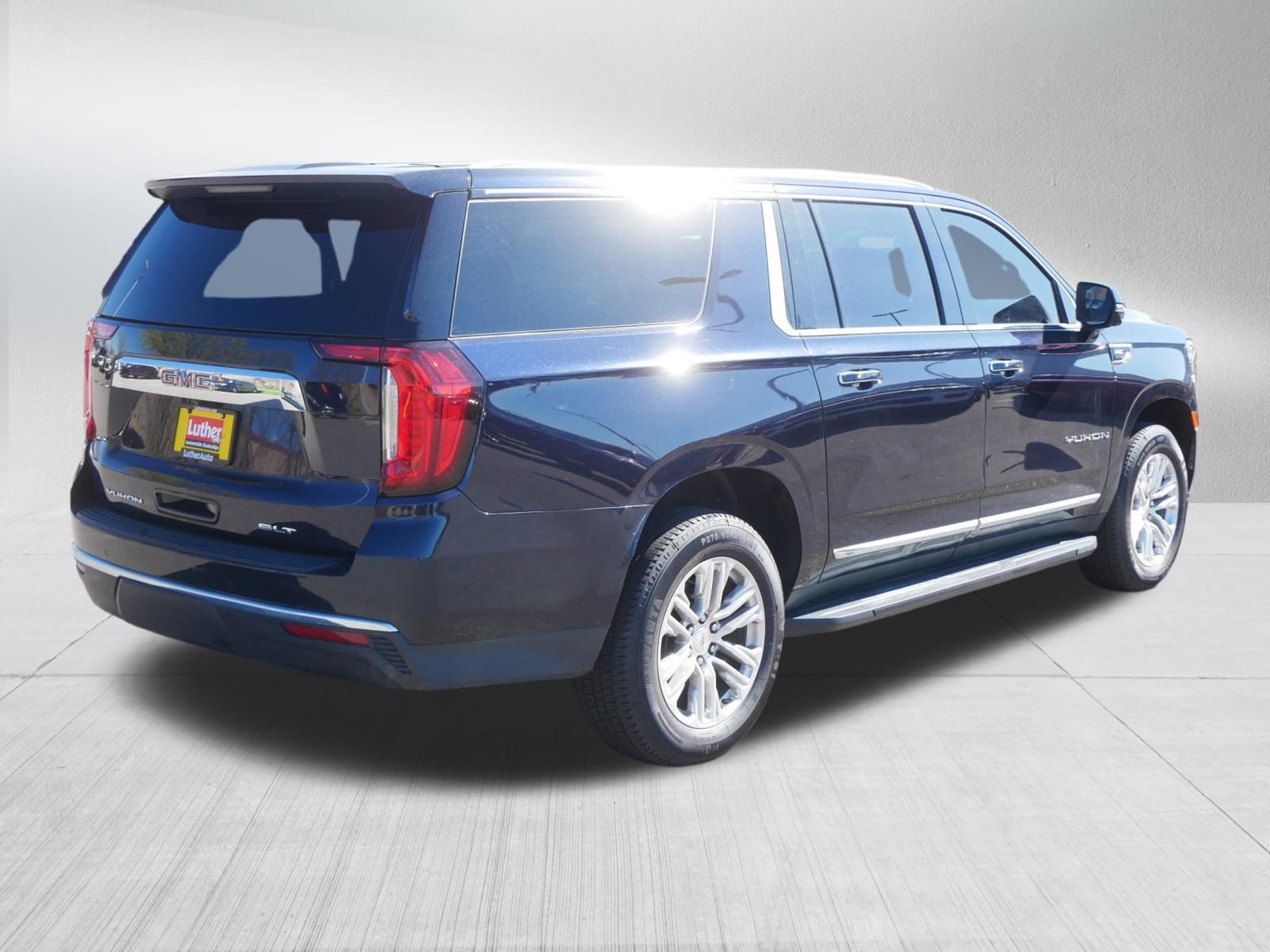 Used 2022 GMC Yukon XL SLT w/ SLT Premium Package AWD/4WD image 7