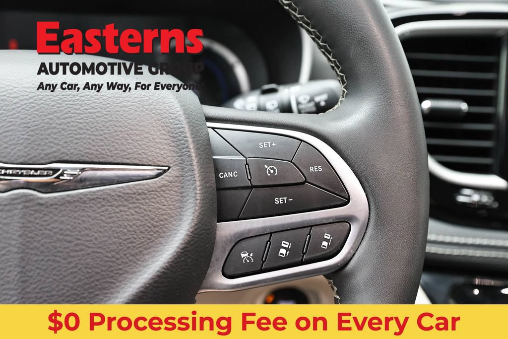 Used 2024 Chrysler Pacifica Limited FWD image 16