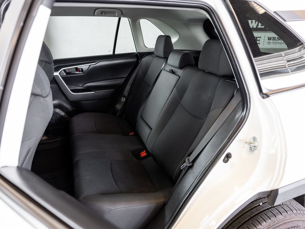 Used 2024 Toyota RAV4 LE AWD/4WD image 9