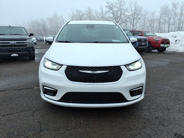 Used 2023 Chrysler Pacifica Touring-L FWD image 8