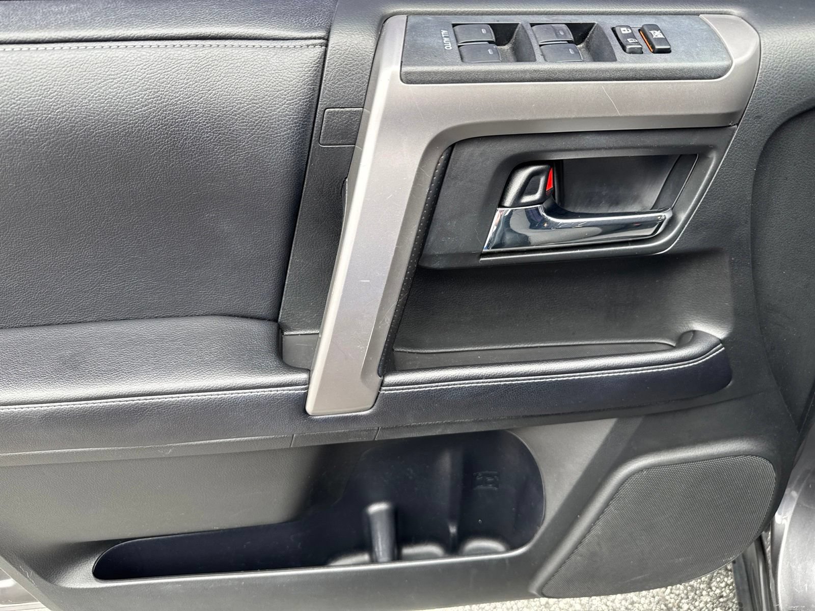 Used 2017 Toyota 4Runner SR5 AWD/4WD image 19