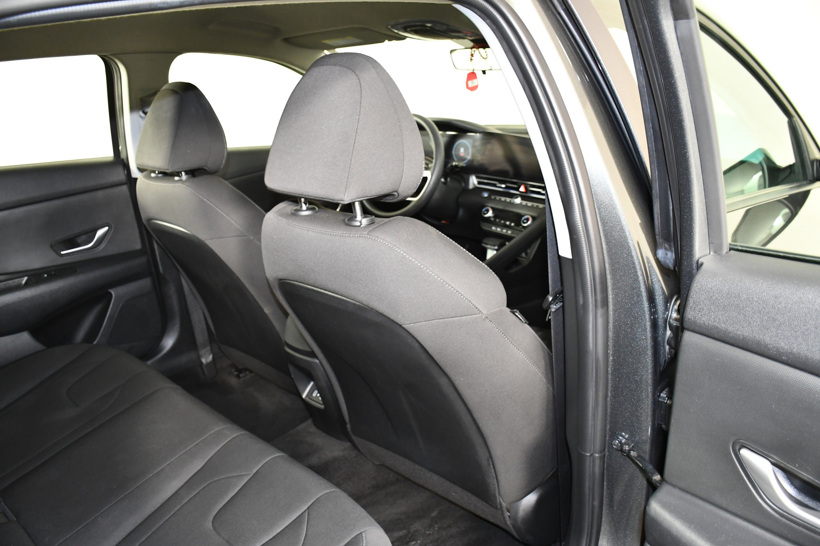 Used 2024 Hyundai Elantra SEL FWD image 44