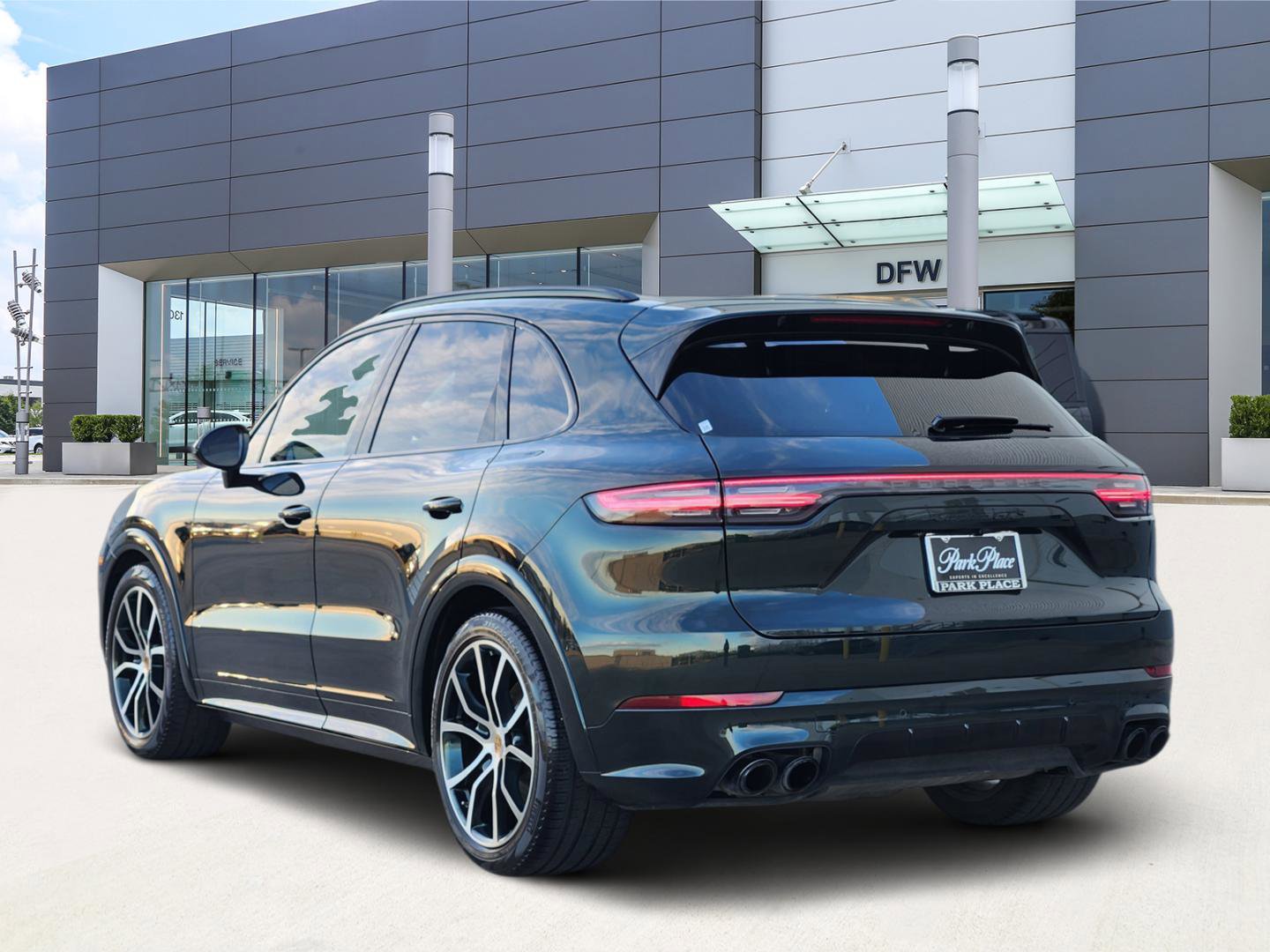 Used 2023 Porsche Cayenne GTS image 4