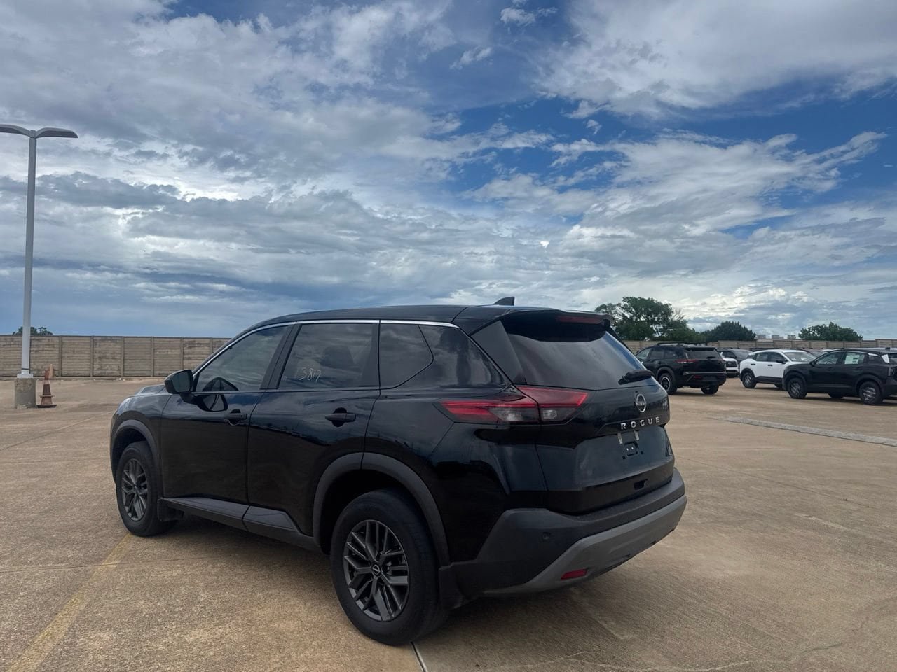 Used 2023 Nissan Rogue S FWD image 15