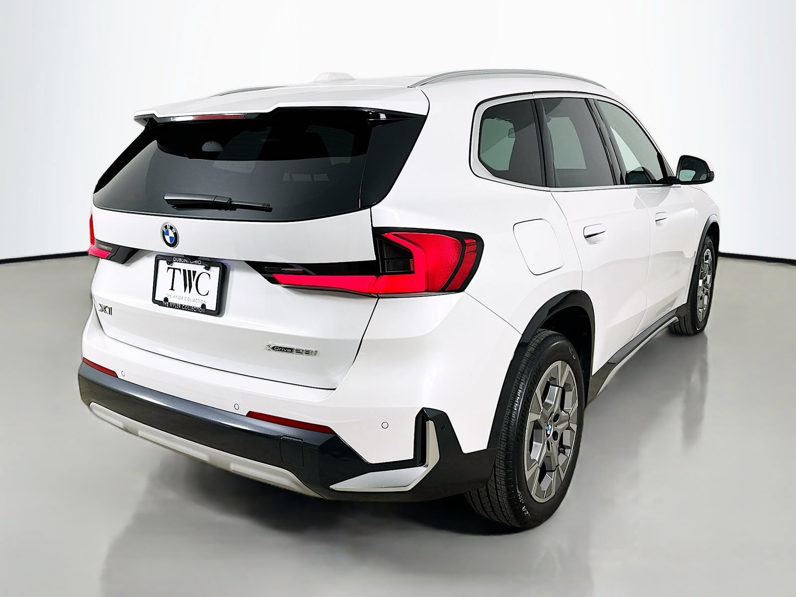 Used 2025 BMW X1 xDrive28i AWD/4WD image 5