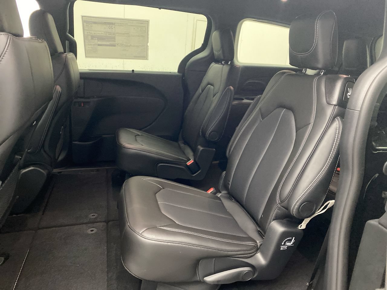 New 2027 Chrysler Pacifica Select w/ Family Tech Group AWD/4WD image 22