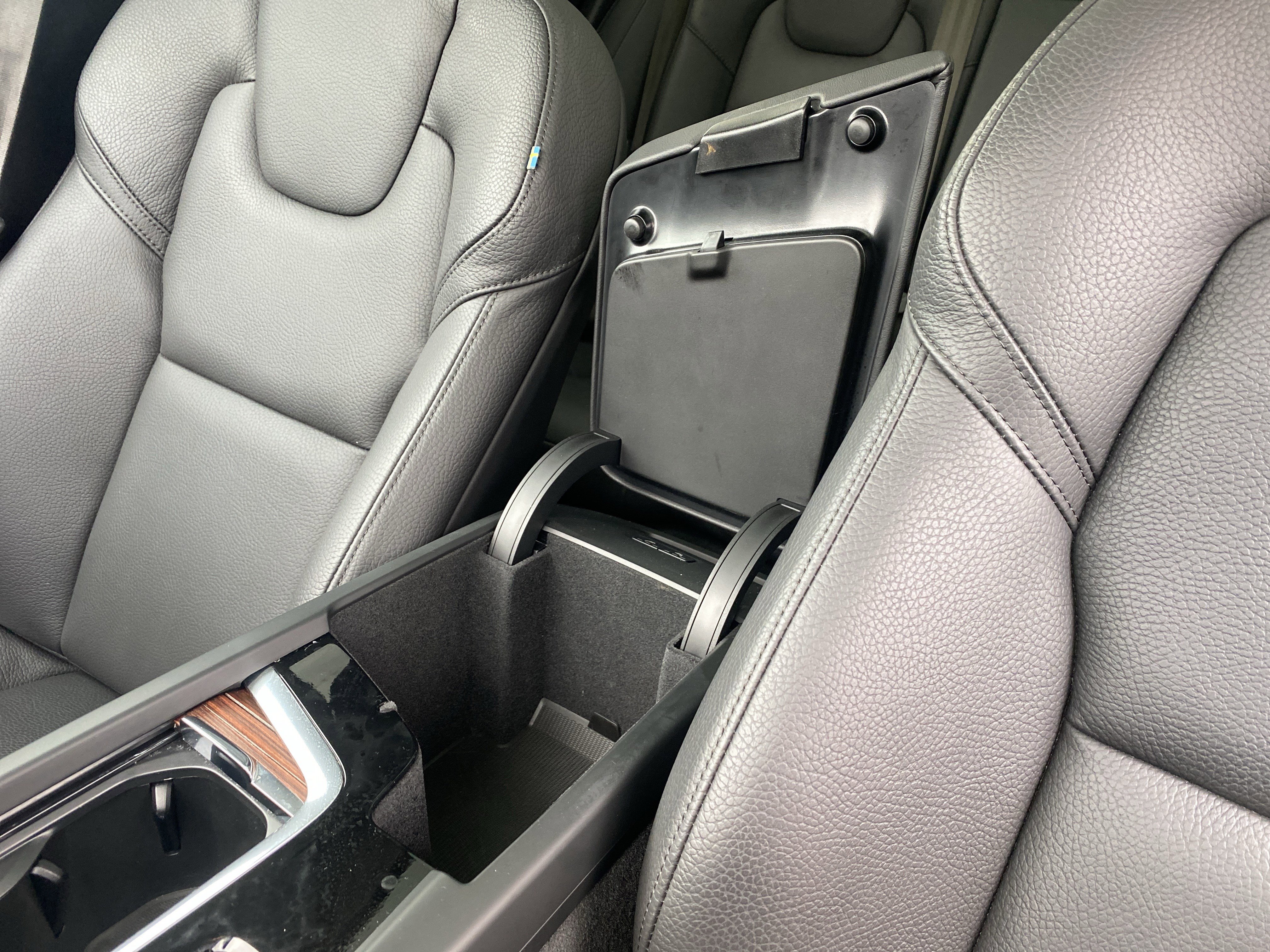 Used 2025 Volvo V60 B5 Cross Country Plus image 45