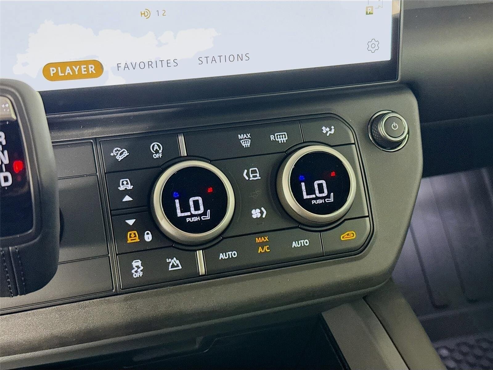 New 2026 Land Rover Defender 110 X-Dynamic SE AWD/4WD image 18