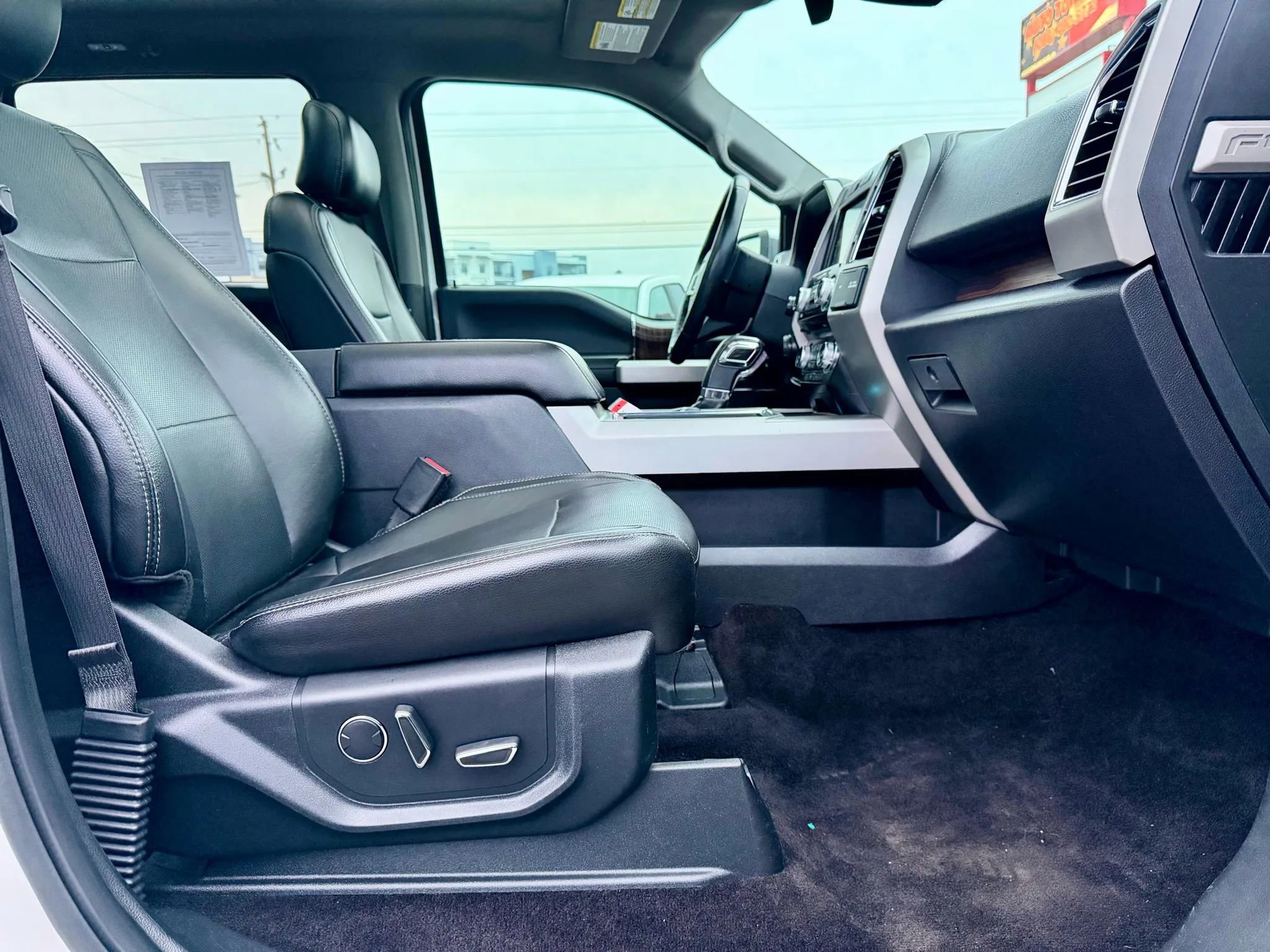 Used 2017 Ford F150 Lariat w/ Equipment Group 502A Luxury image 10