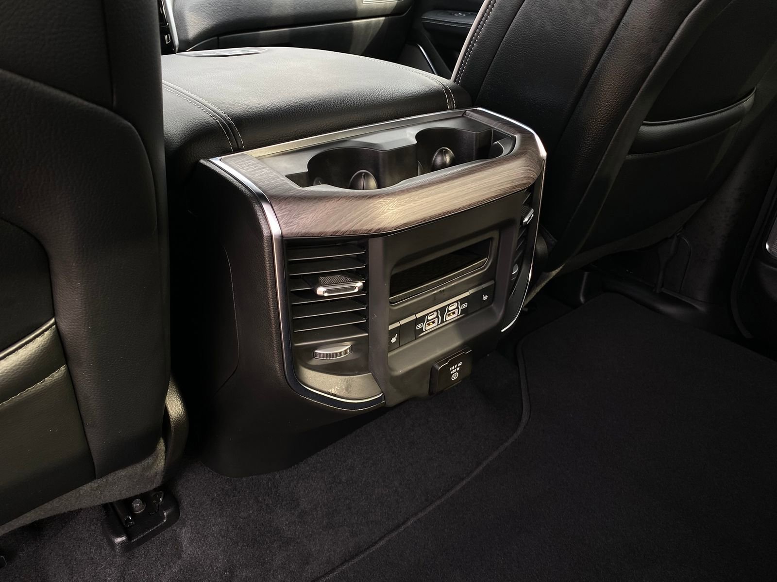 Used 2025 RAM 1500 Laramie w/ Night Edition image 31