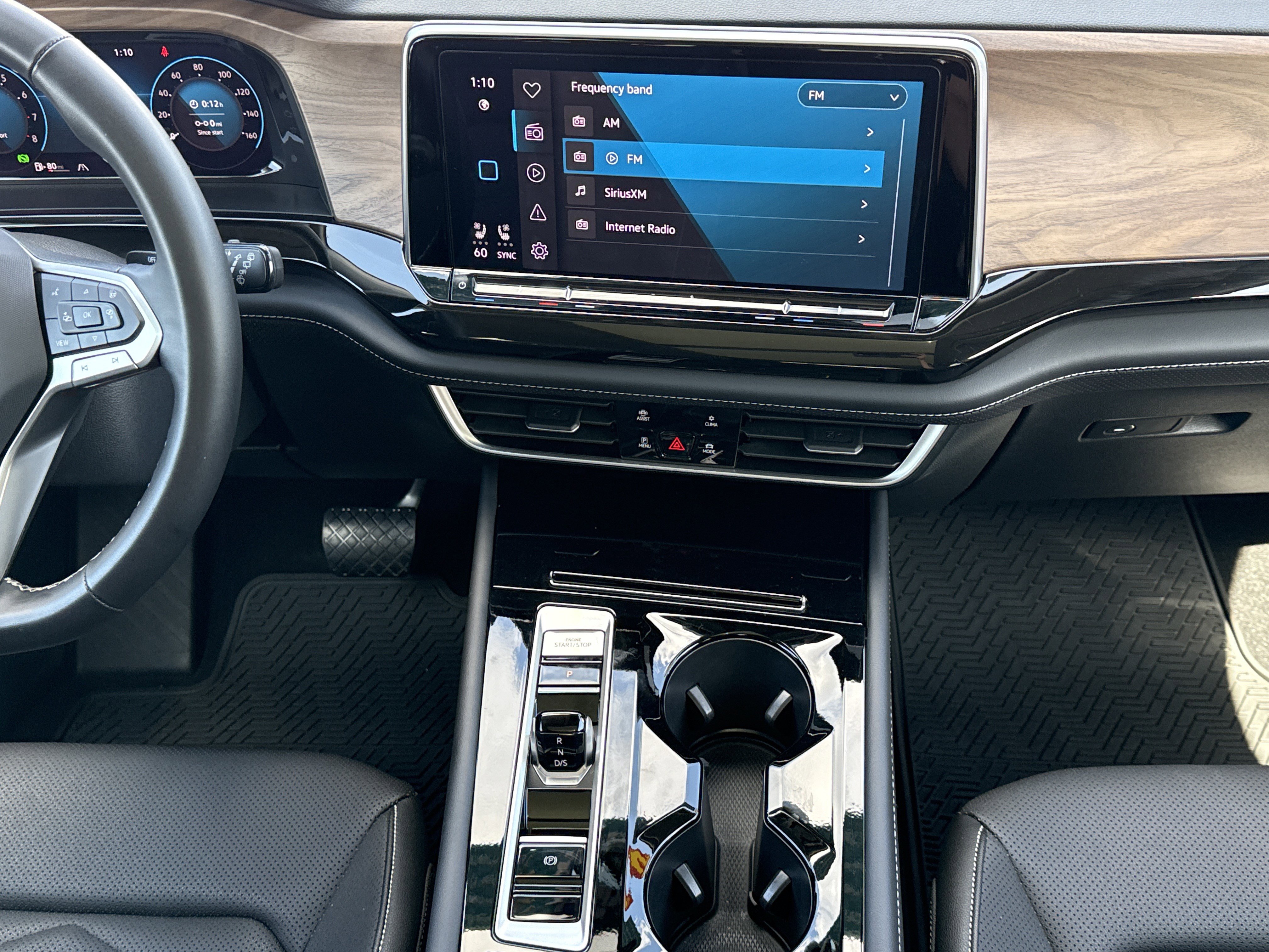 Used 2025 Volkswagen Atlas SE image 29