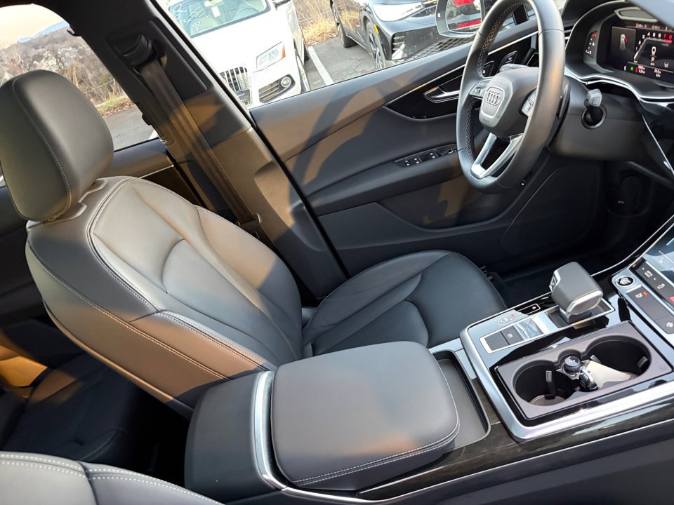 Used 2025 Audi Q7 2.0T Premium w/ Convenience Package image 32