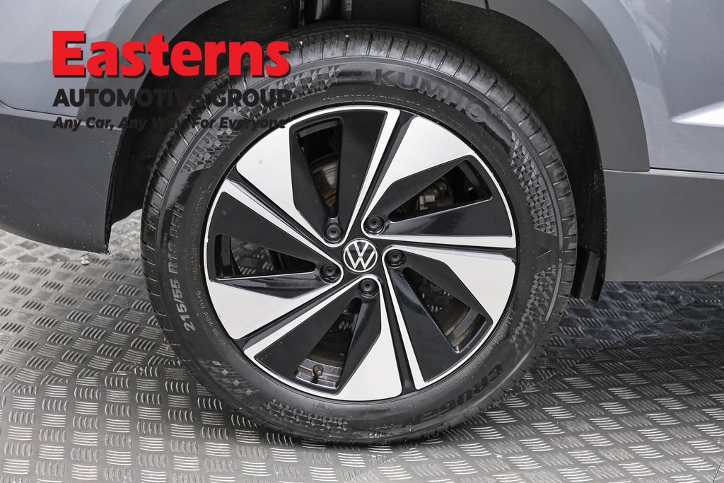 Used 2025 Volkswagen Taos SE AWD/4WD image 30