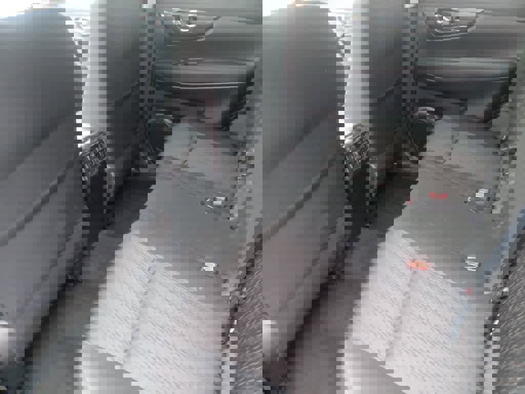 Used 2019 Nissan Rogue SV image 18