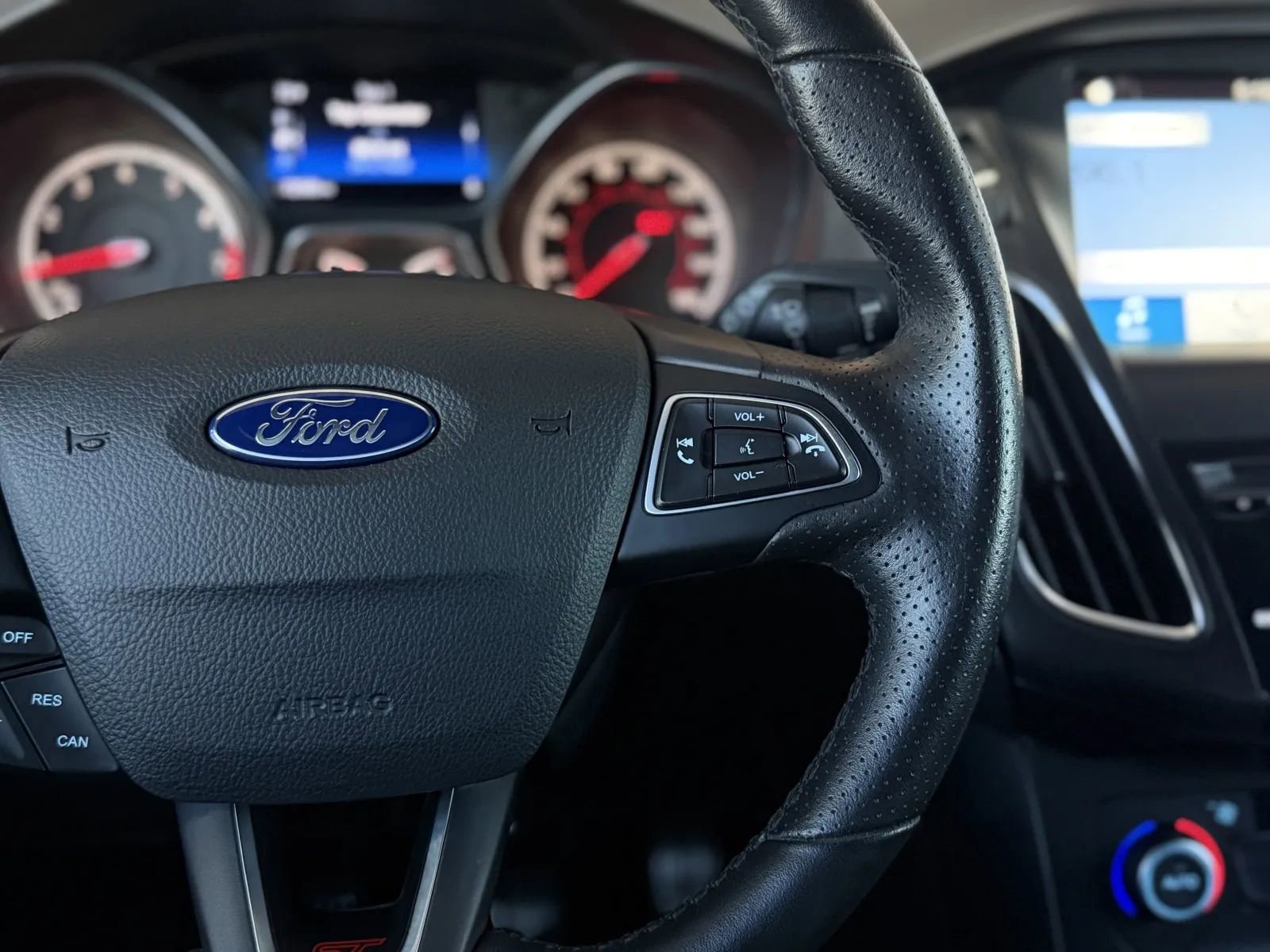 Used 2017 Ford Focus ST w/ Equipment Group 401A image 23