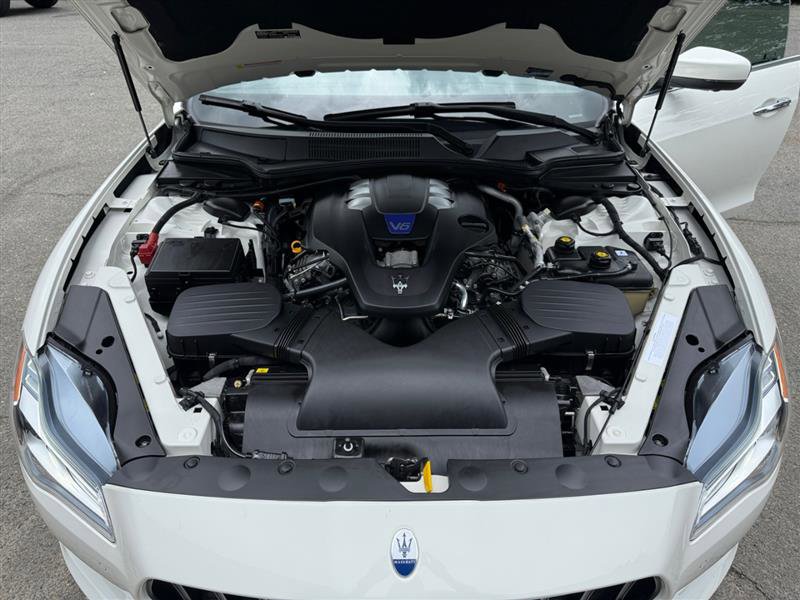 Used 2022 Maserati Quattroporte Modena image 18