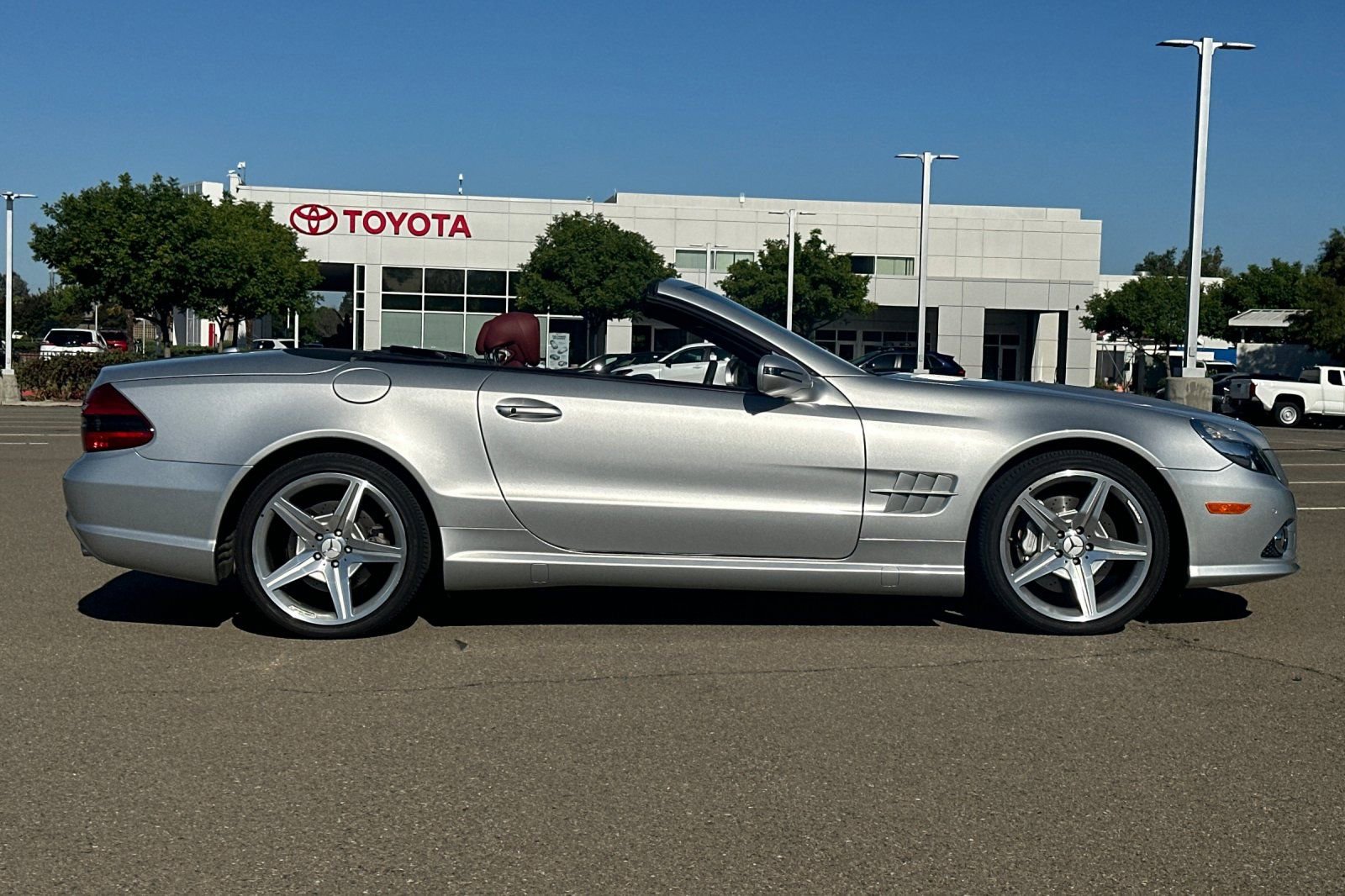Used 2009 Mercedes-Benz SL 550 image 3