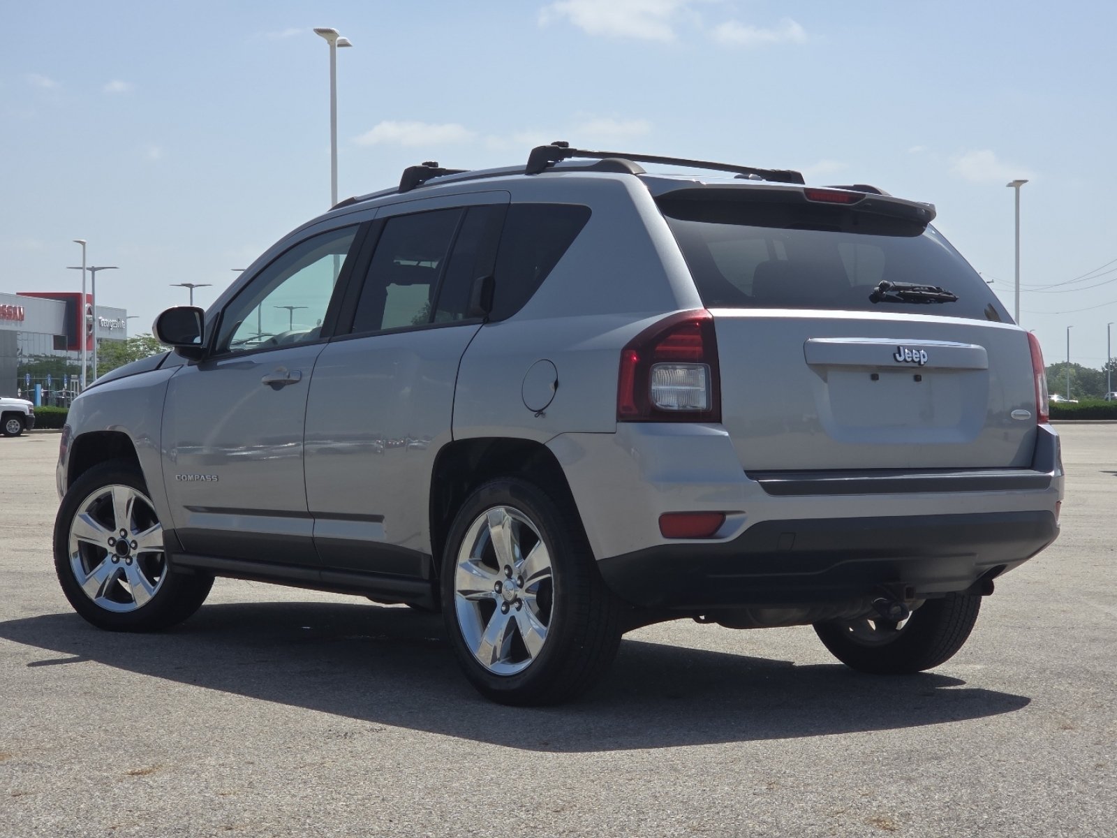 Used 2015 Jeep Compass Latitude FWD image 13