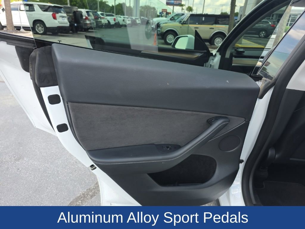 Used 2023 Tesla Model Y Performance AWD/4WD image 10