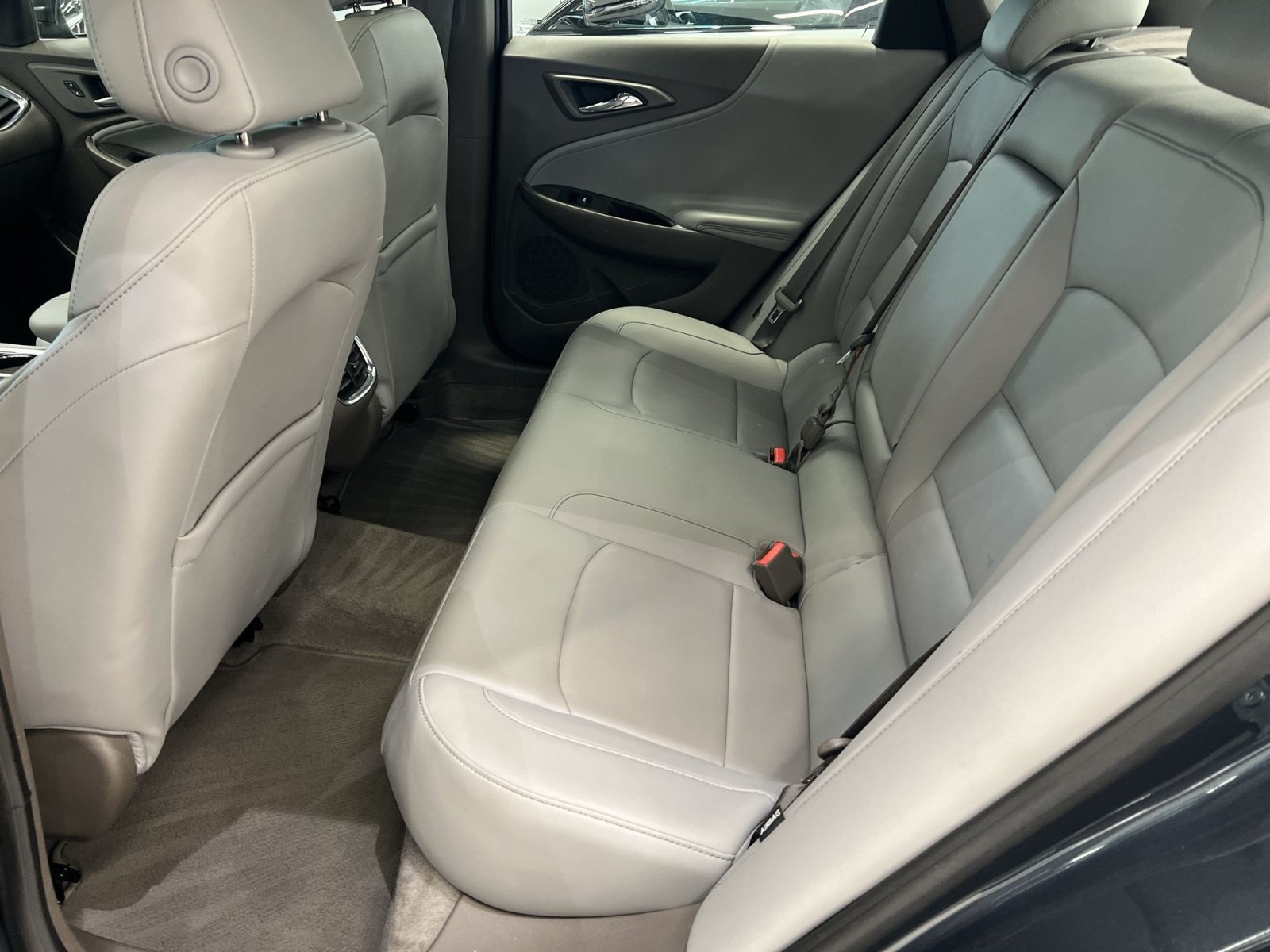 Used 2019 Chevrolet Malibu Hybrid w/ Leather Package FWD image 22