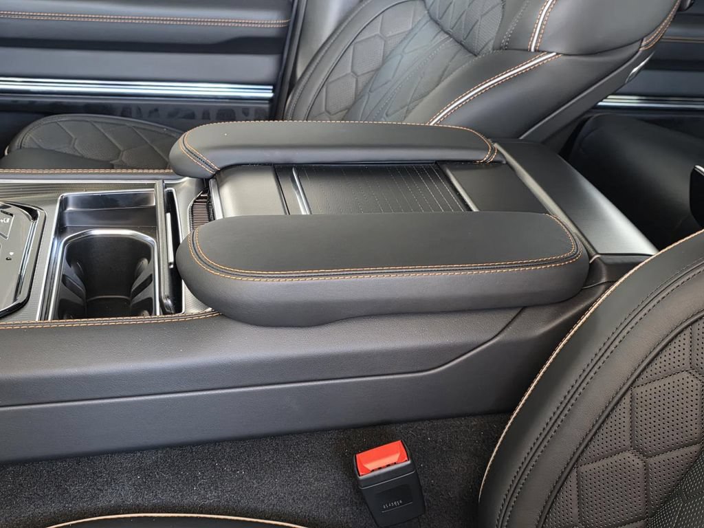 New 2026 Jeep Grand Wagoneer L Summit AWD/4WD image 9