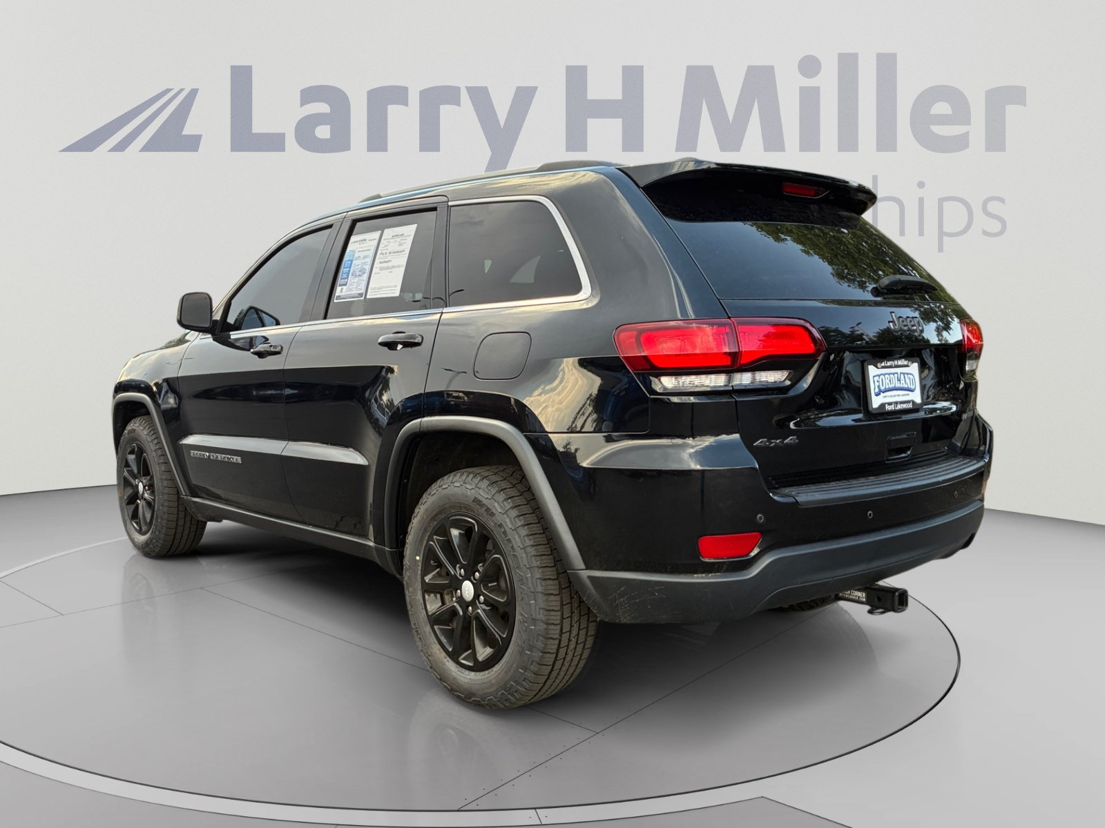 Used 2021 Jeep Grand Cherokee Laredo AWD/4WD image 3