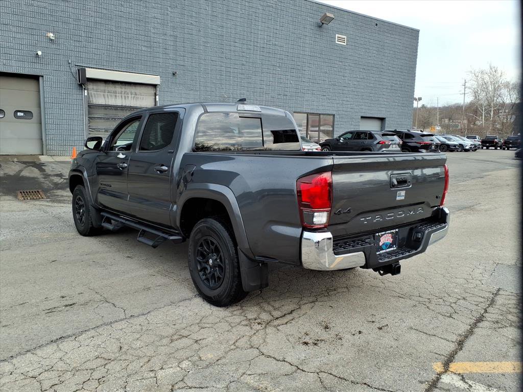 Certified 2022 Toyota Tacoma SR5 AWD/4WD image 4