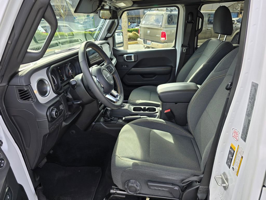 Used 2024 Jeep Wrangler Sahara image 21