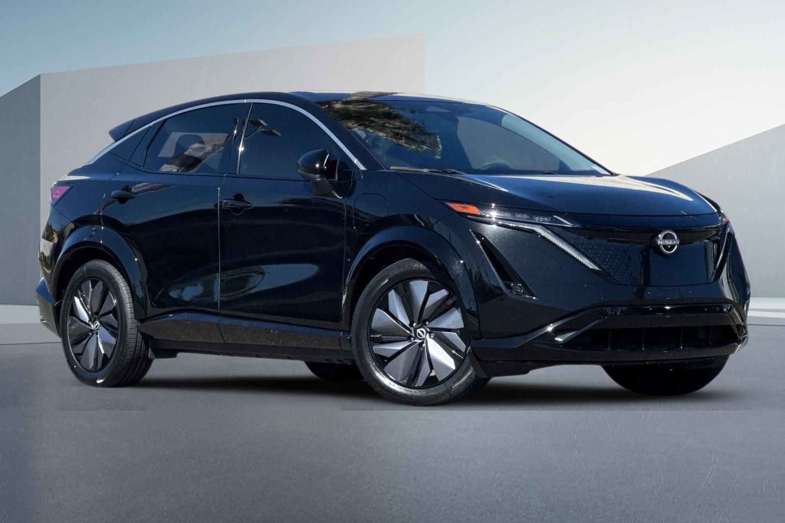 Certified 2023 Nissan Ariya FWD image 2