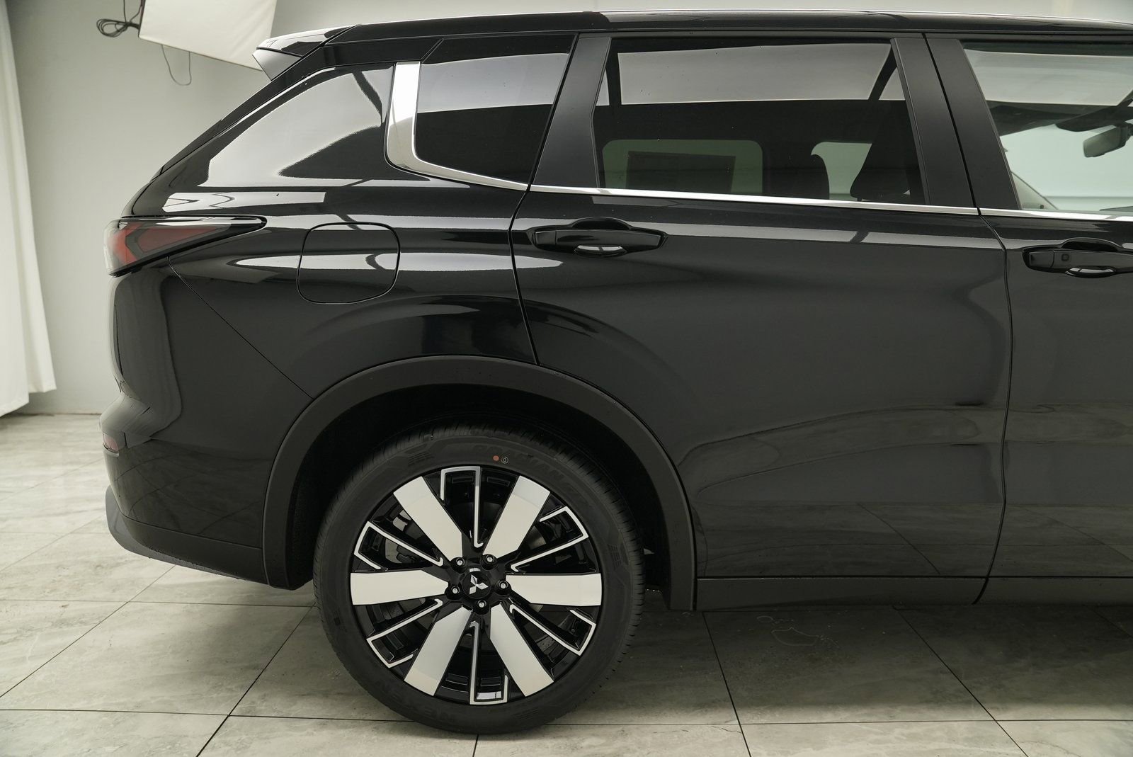 Used 2025 Mitsubishi Outlander SE image 11