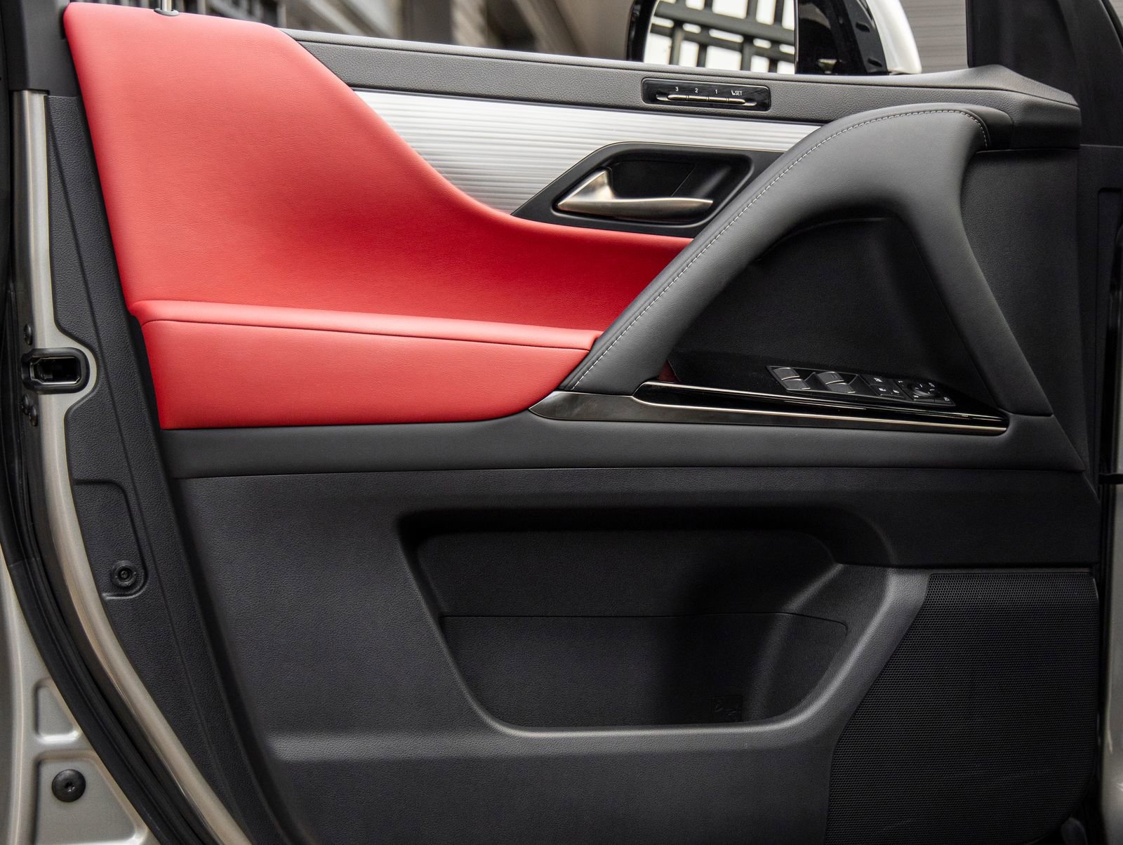 Used 2023 Lexus LX 600 F Sport w/ Accessory Package (Z1) image 17