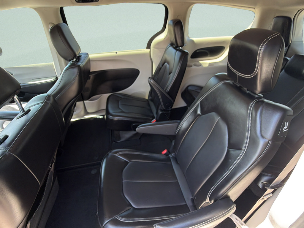 Used 2024 Chrysler Pacifica Touring-L FWD image 19