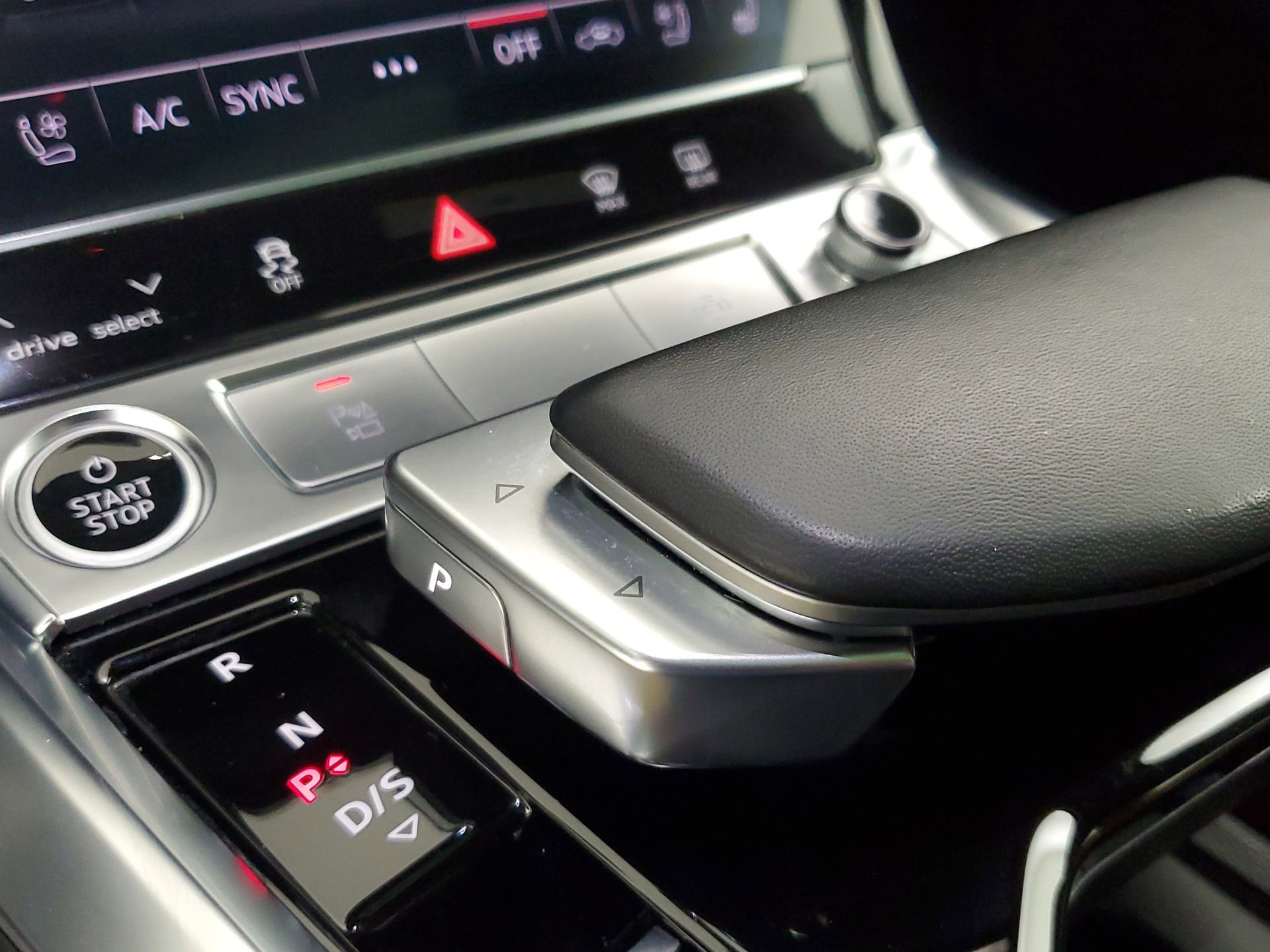 Used 2023 Audi e-tron Premium Plus w/ Premium Plus Package image 44