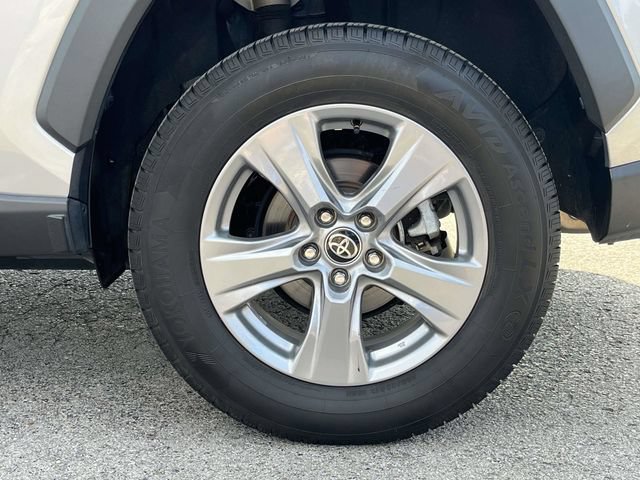 Used 2022 Toyota RAV4 XLE FWD image 11