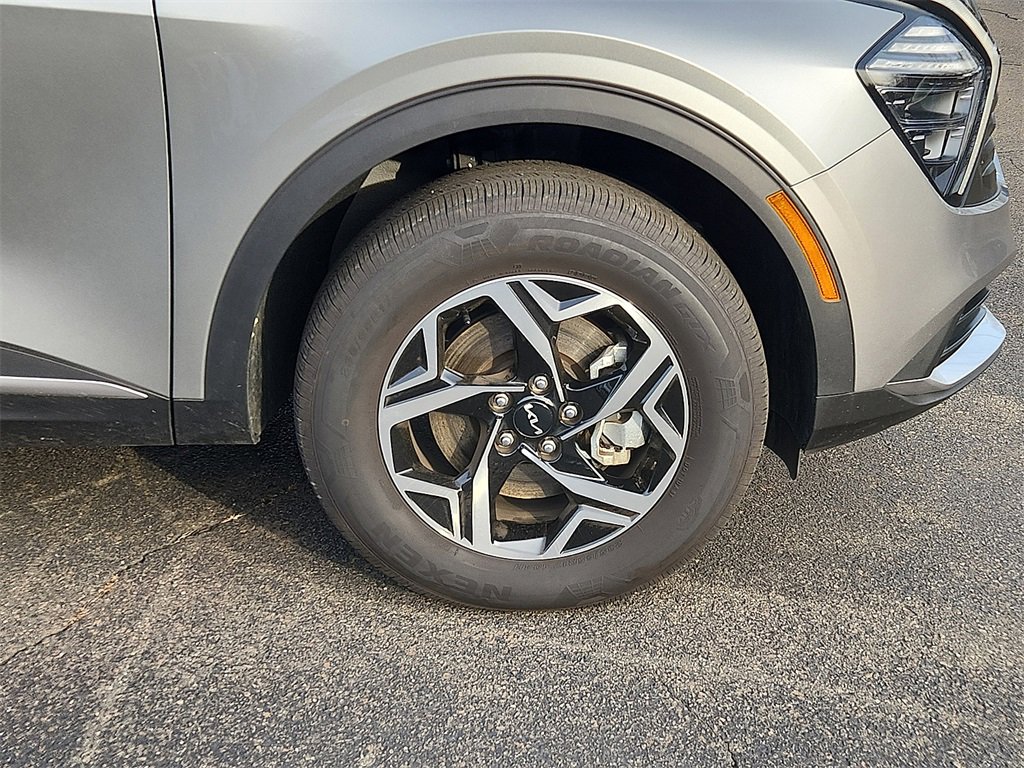 Certified 2025 Kia Sportage LX image 8