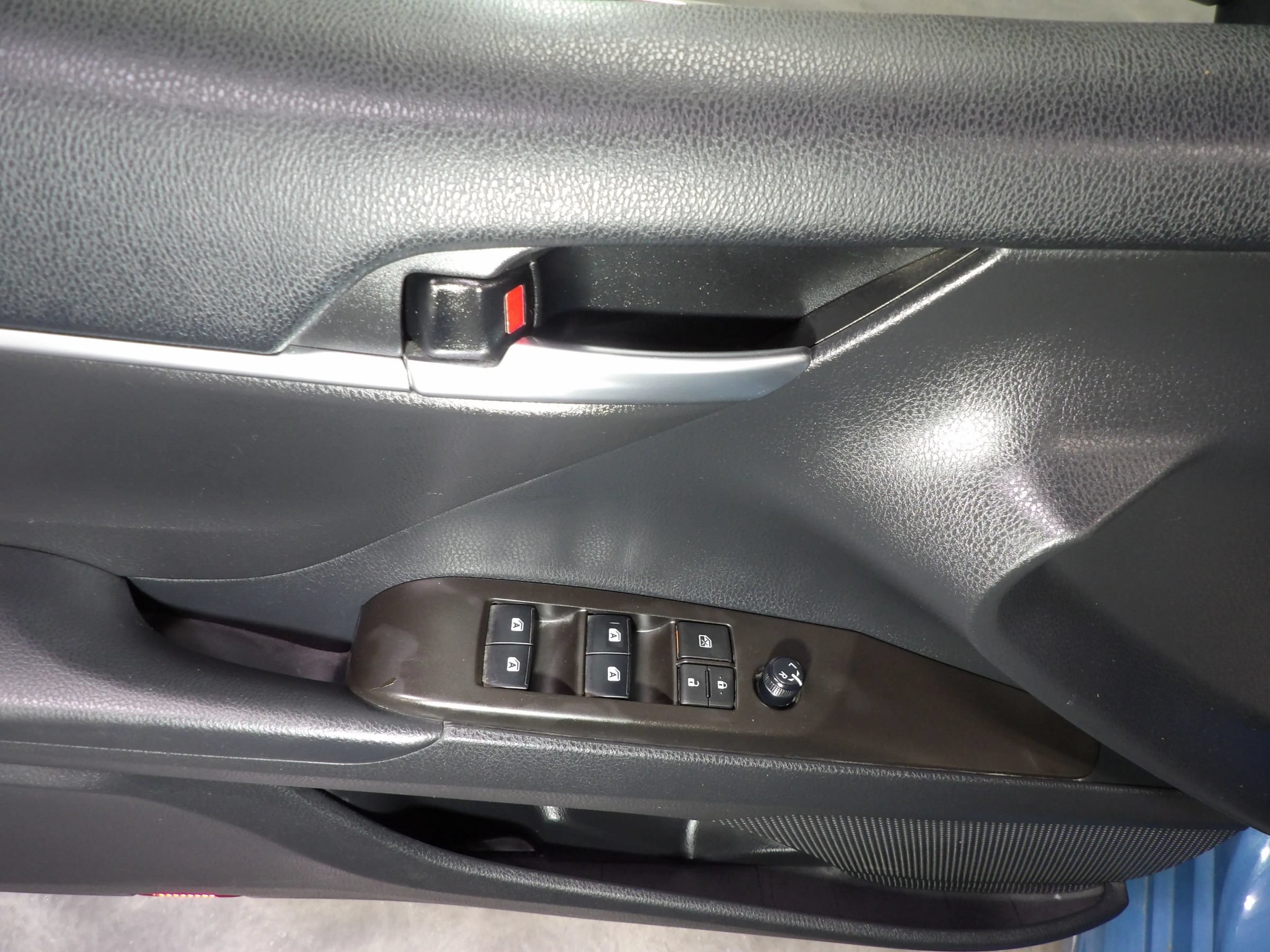 Used 2023 Toyota Camry SE FWD image 9