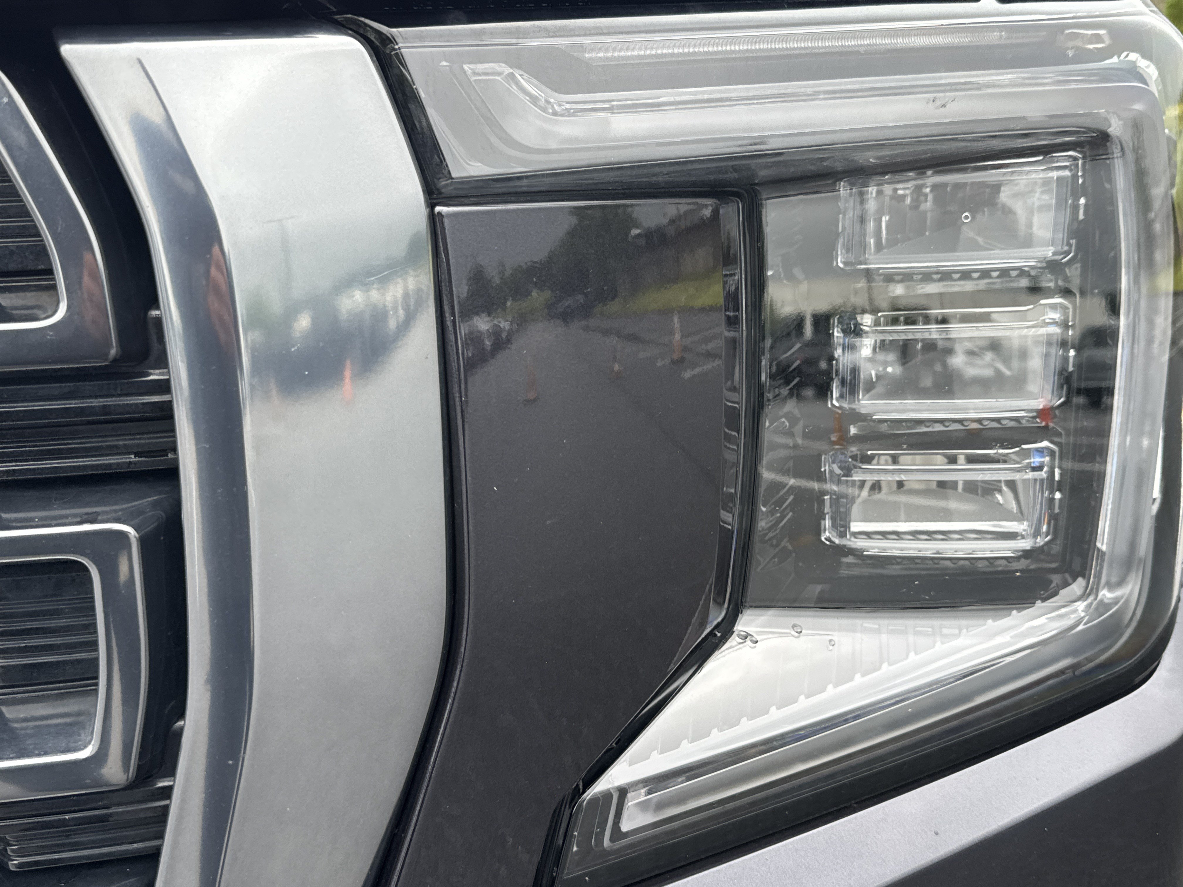 Used 2024 GMC Yukon AT4 w/ AT4 Premium Package AWD/4WD image 6