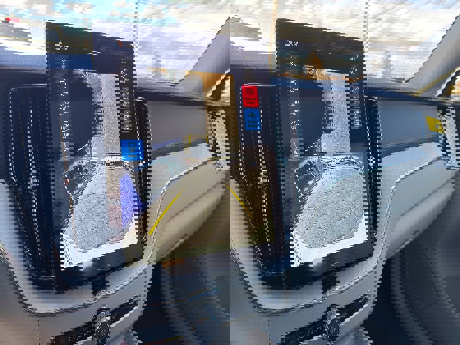 New 2026 Volvo XC60 B5 Ultra w/ Climate Package image 23